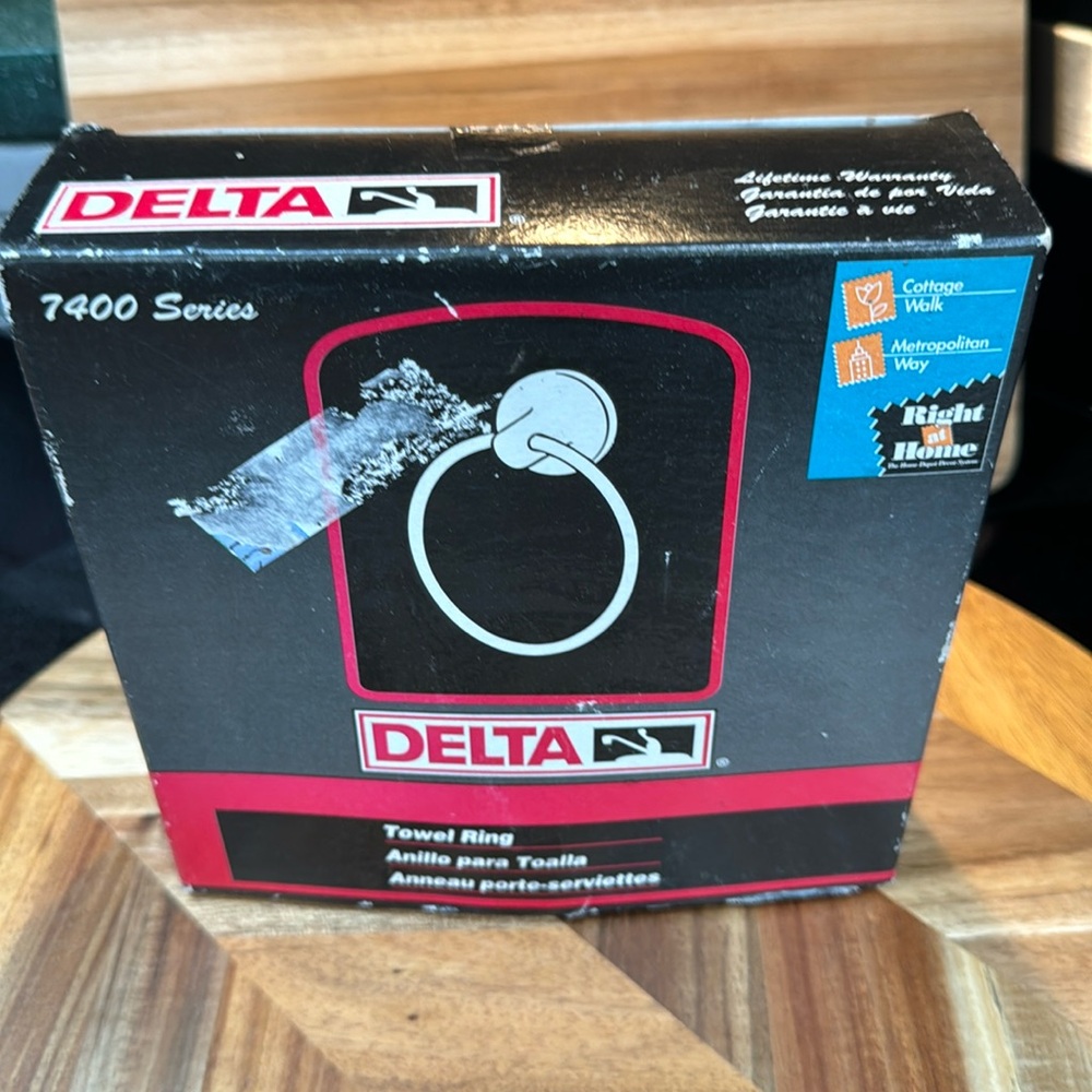 🆕 Delta Towel Ring White